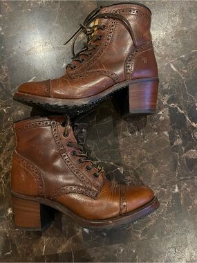 Frye Sabrina Brogue Brown Leather Lace-Up Women's Ankle Boots